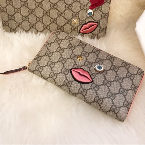 gucci supreme monogram